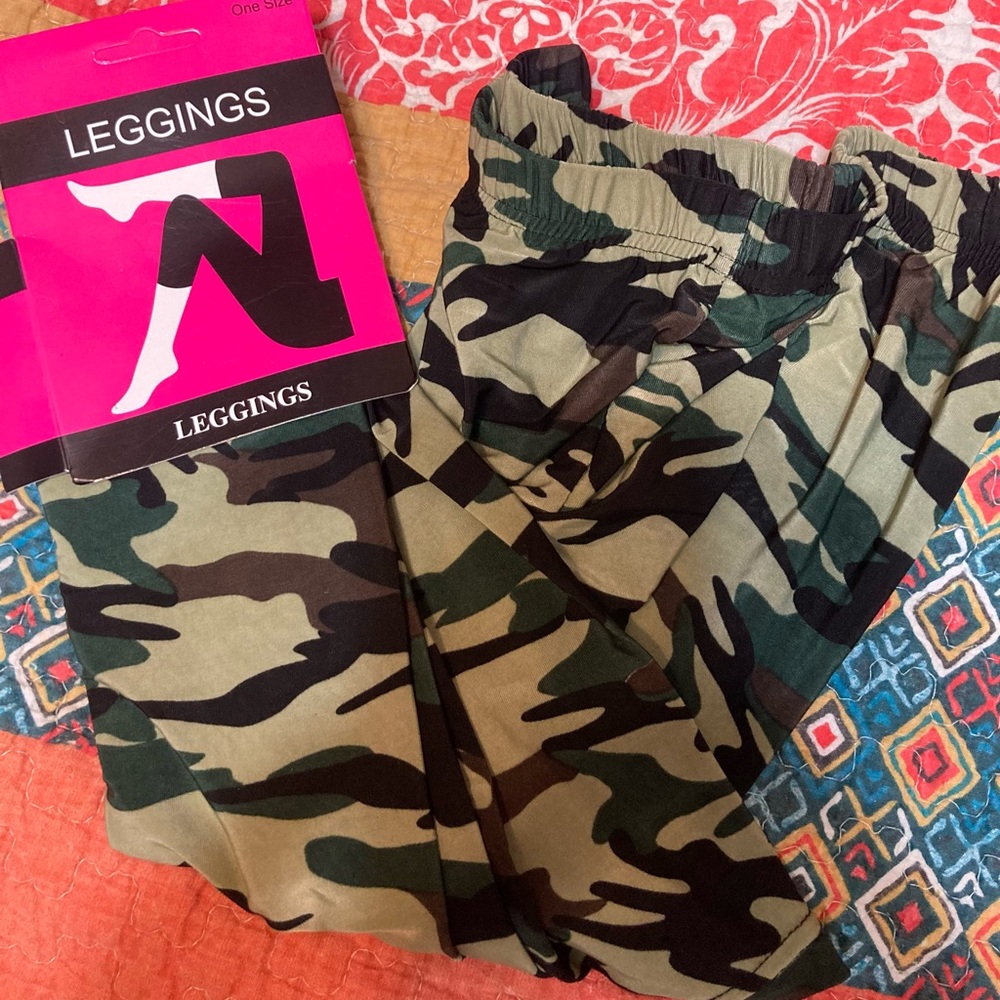 Camouflage leggings NWT one size